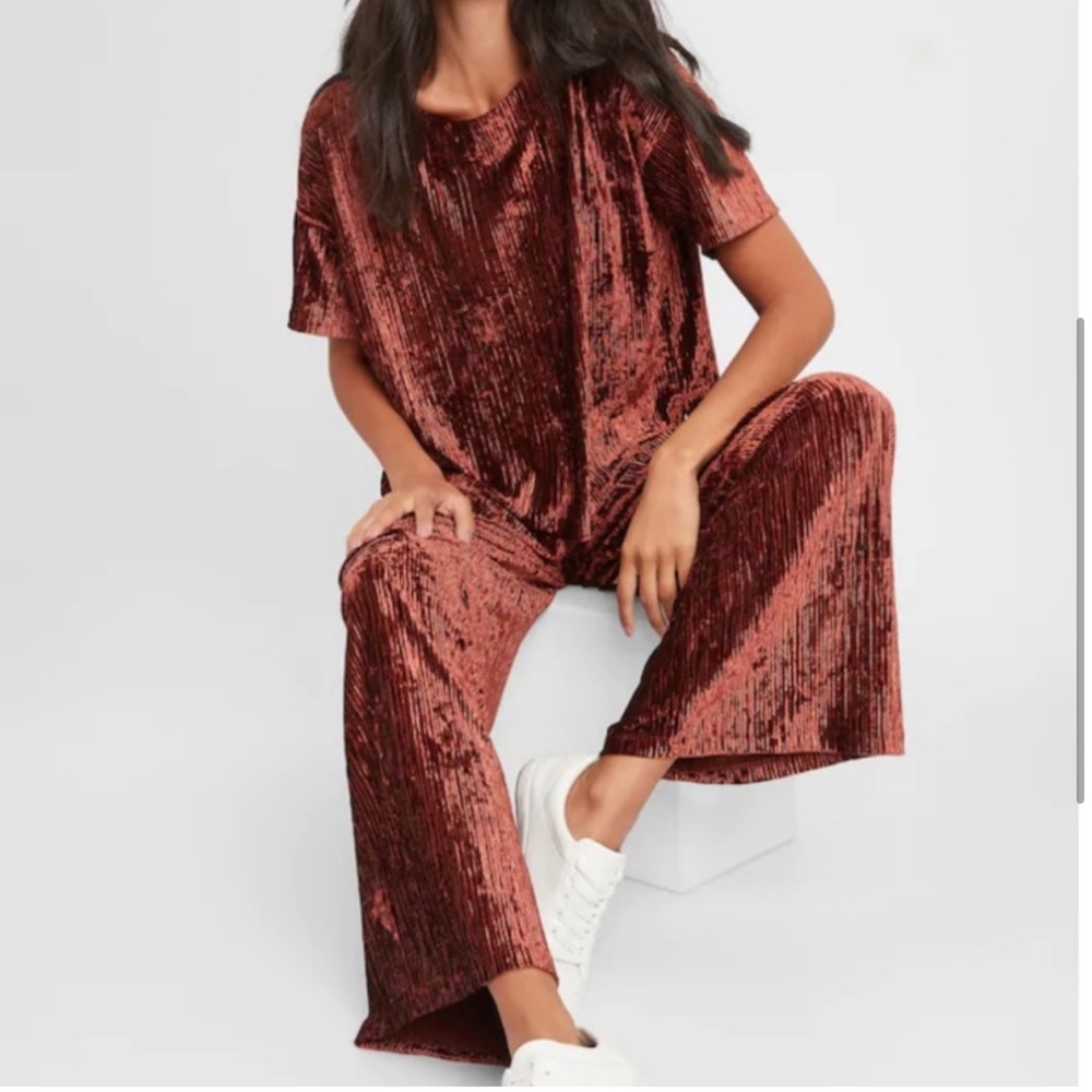 Banana Republic Crushed Velvet Matching Set 1 in Red 1 in Black Both XL